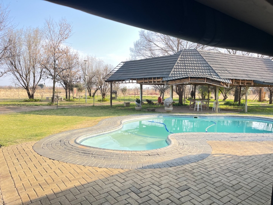 Commercial Property for Sale in Vyfhoek A H North West